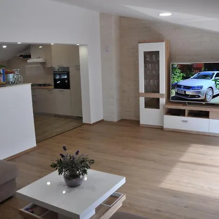 Apartment Doni *