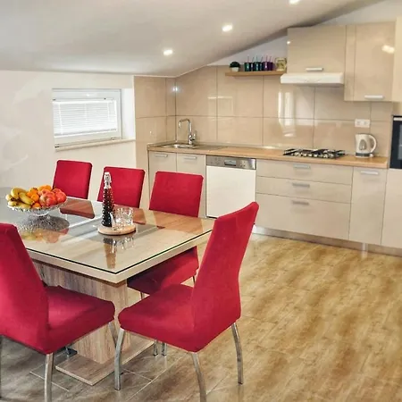 Apartment Doni *